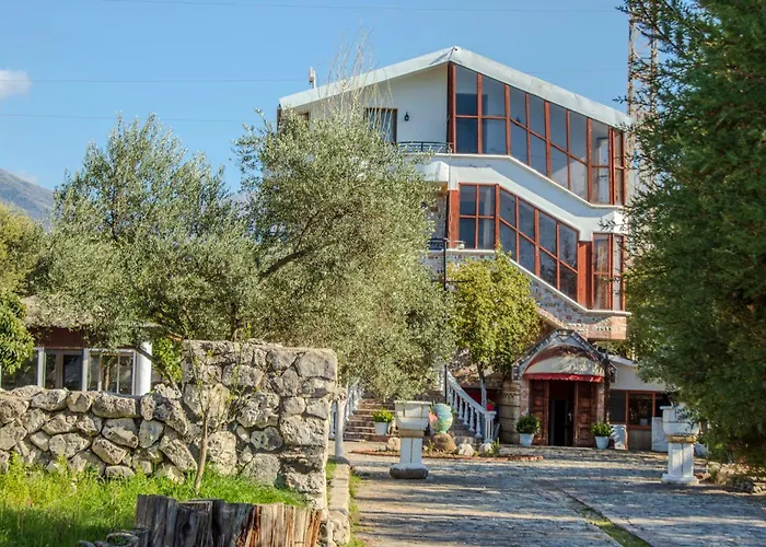 River Hotel