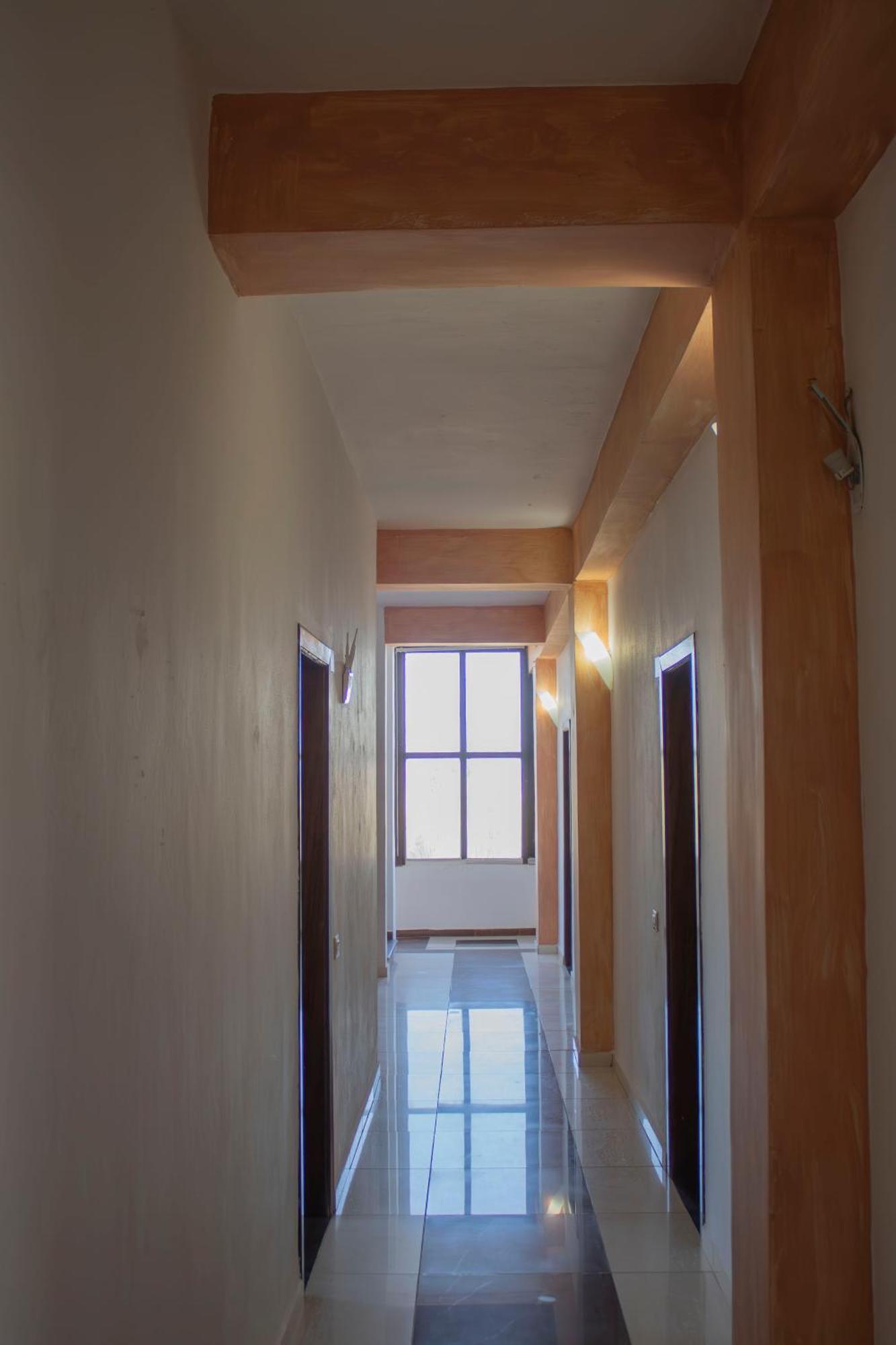 Hotel River *