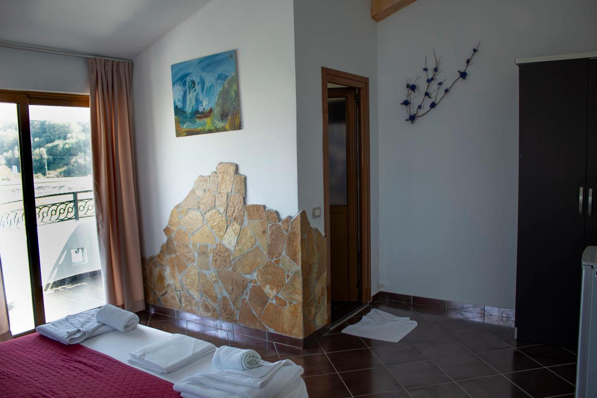 River Hotel *