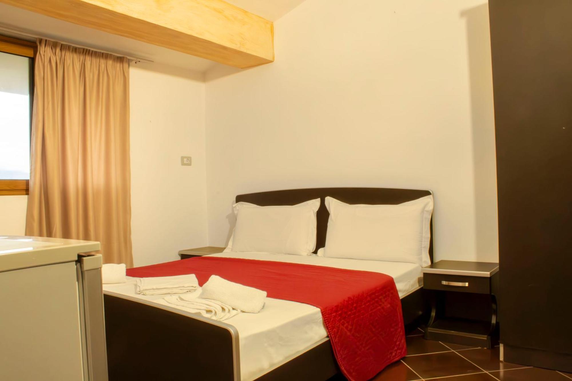 River Hotel