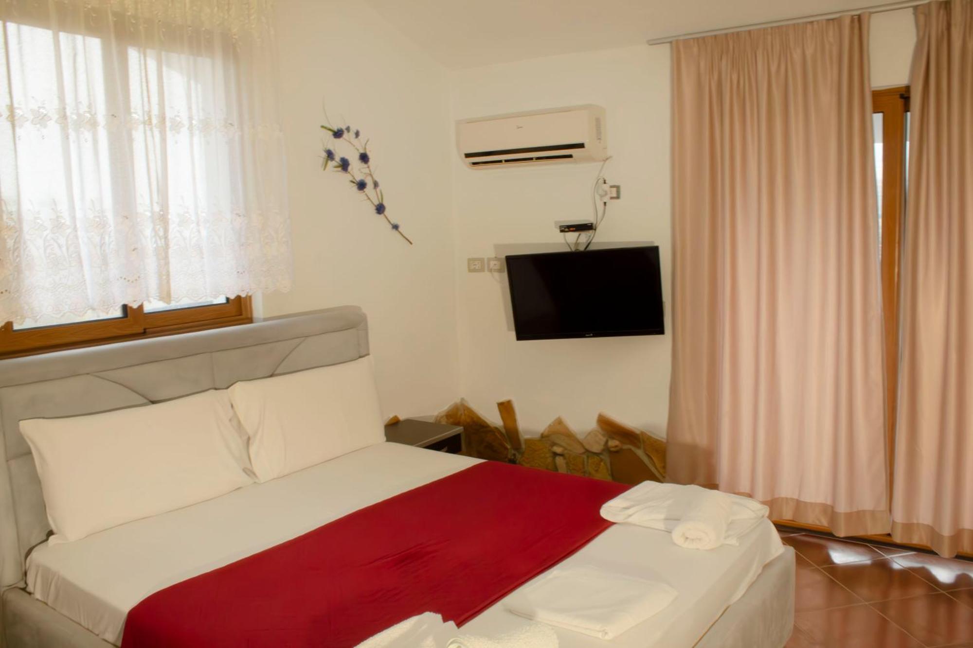 Hotel River *
