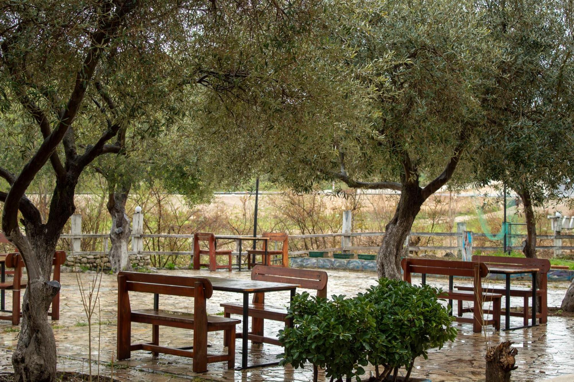 River Hotel *