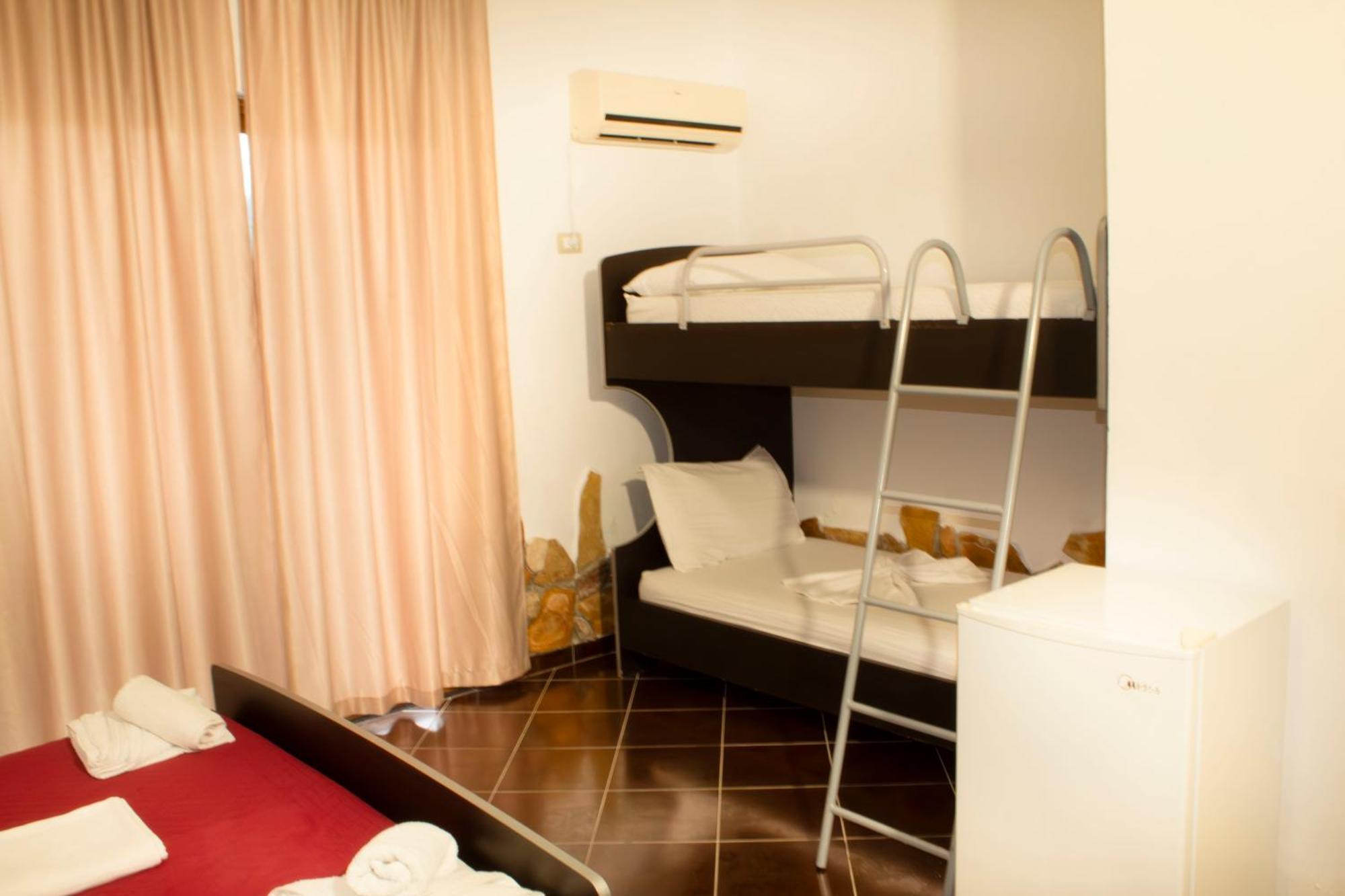 River Hotel *